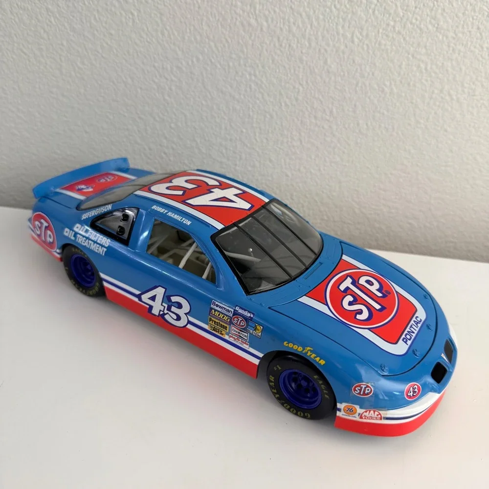 Ertl Bobby Hamilton 43 STP Pontiac Grand Prix 1/18 Scale Diecast Car Blue